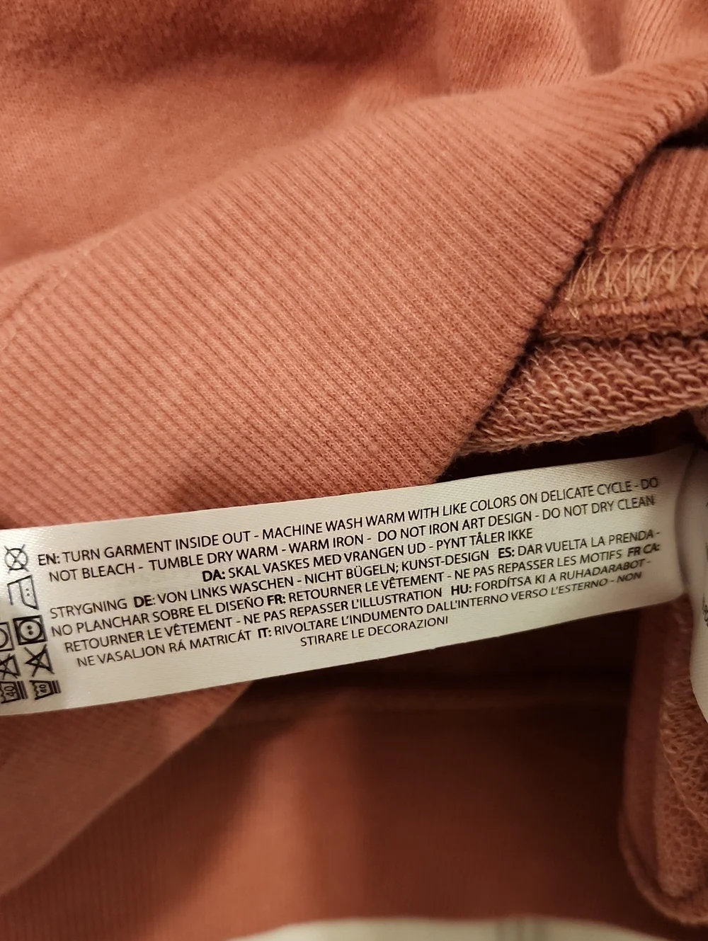 Ariat Women’s Crewneck Logo Sweatershirt in Dusty Rose - Picture 10 of 12